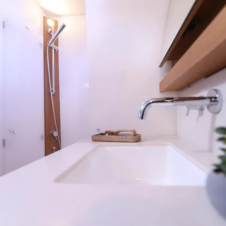 Úszó hotel Dormire In Barca A Vela