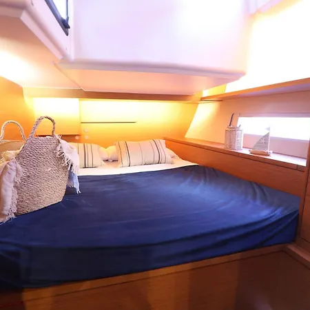Botel Dormire In Barca A Vela Palermo