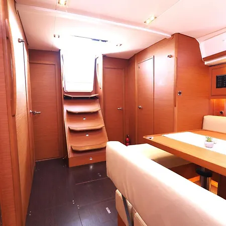 Dormire In Barca A Vela Botel
