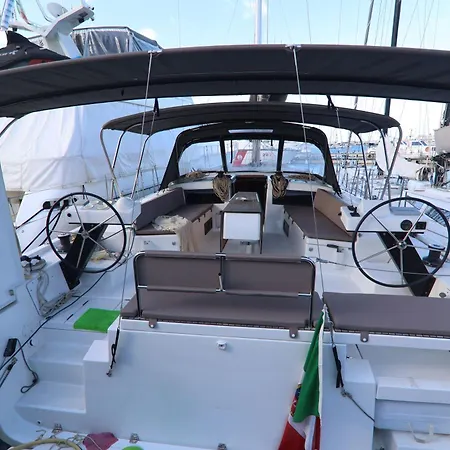 Dormire In Barca A Vela